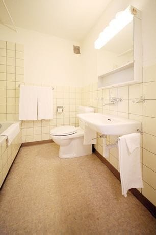 studio_apartment_bathroom_oberengstringen_citystay