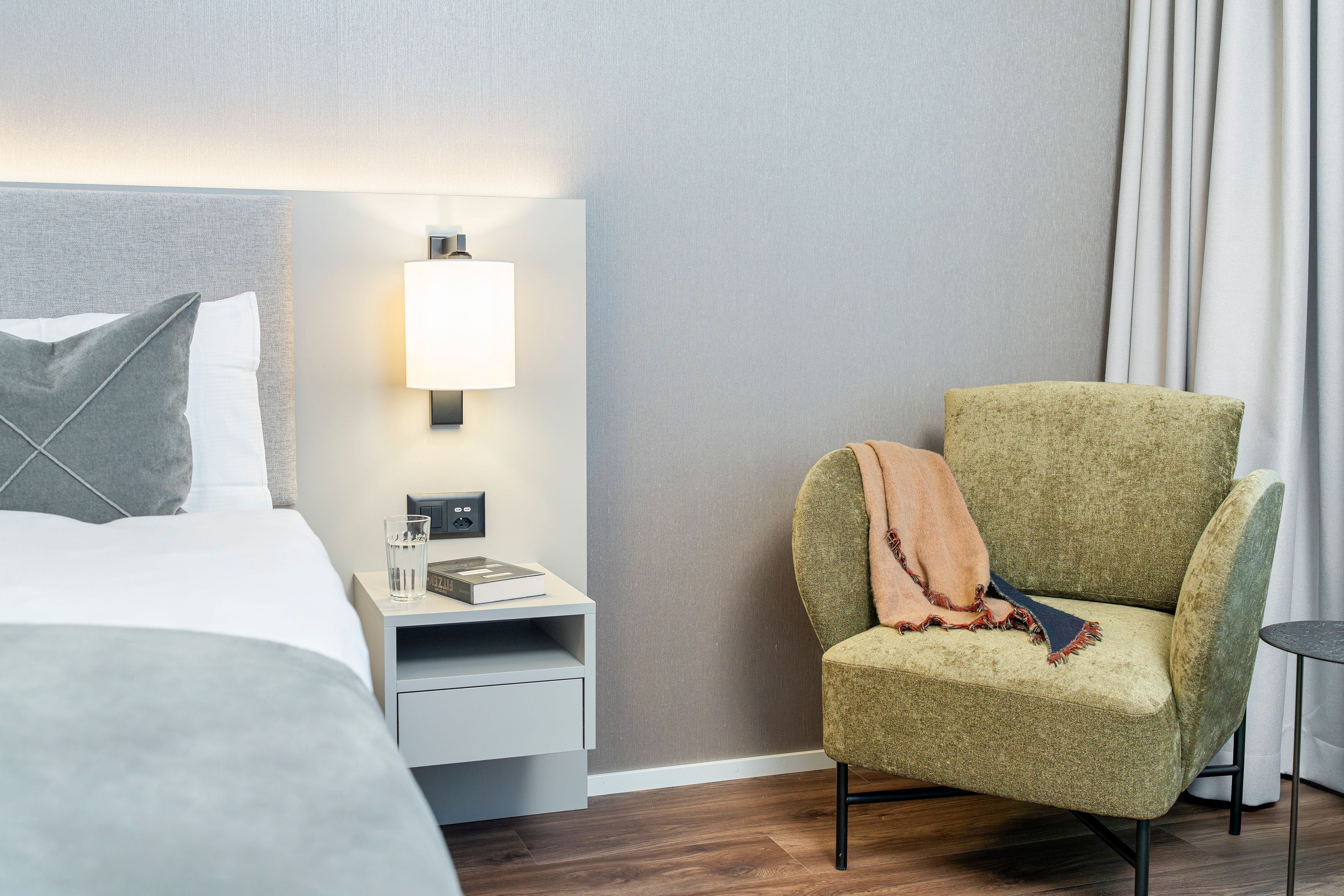 studio_suite_sessel_papieri_citystay