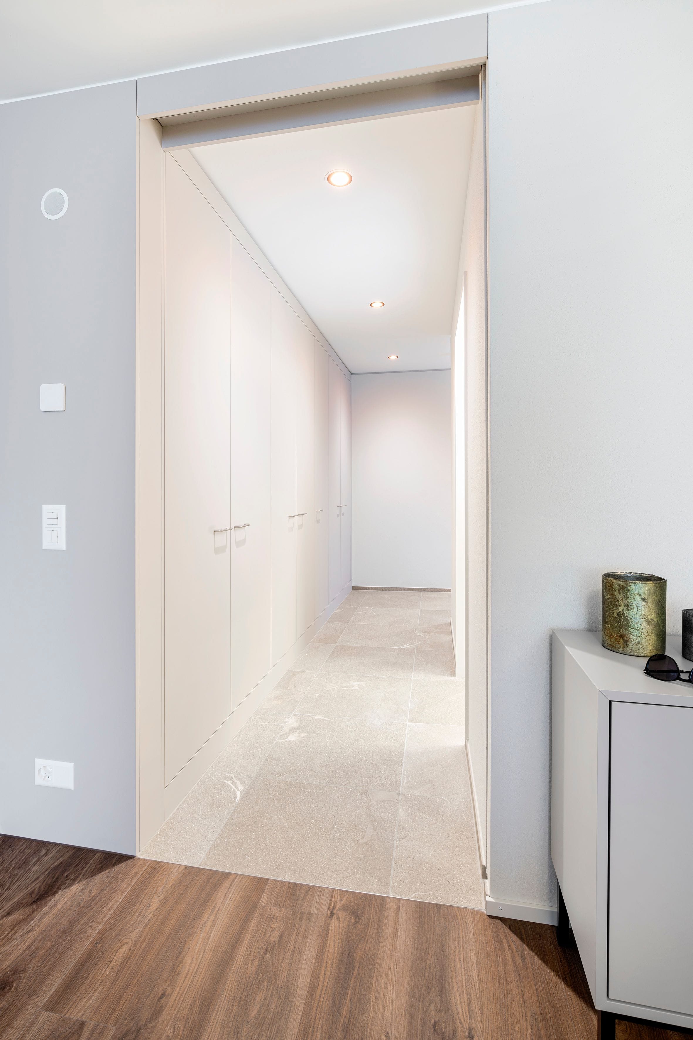 2_zimmer_apartment_flur_papieri_citystay