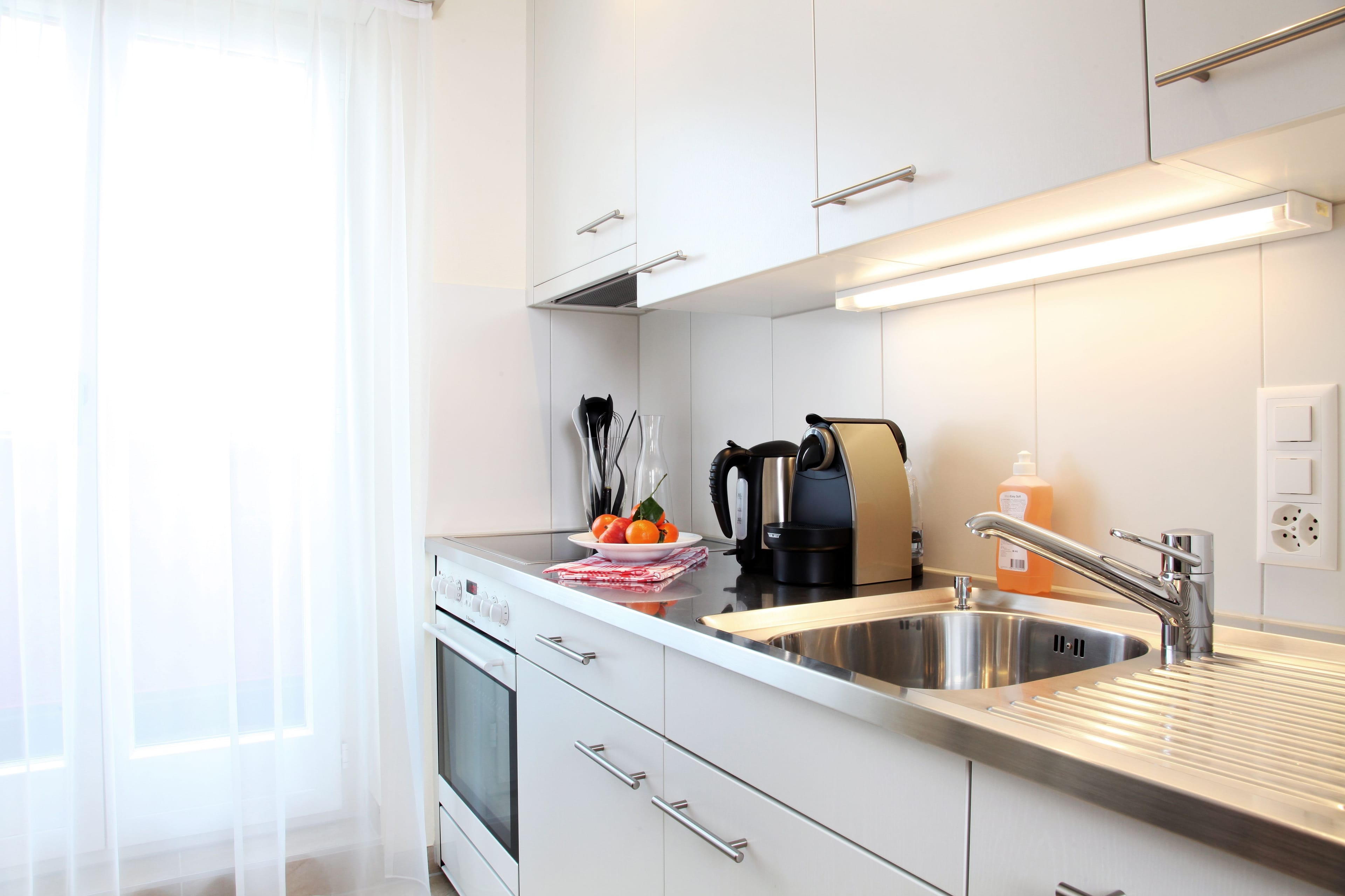2_zimmer_penthouse_apartment_terrace_kitchen_citystay_zuerich