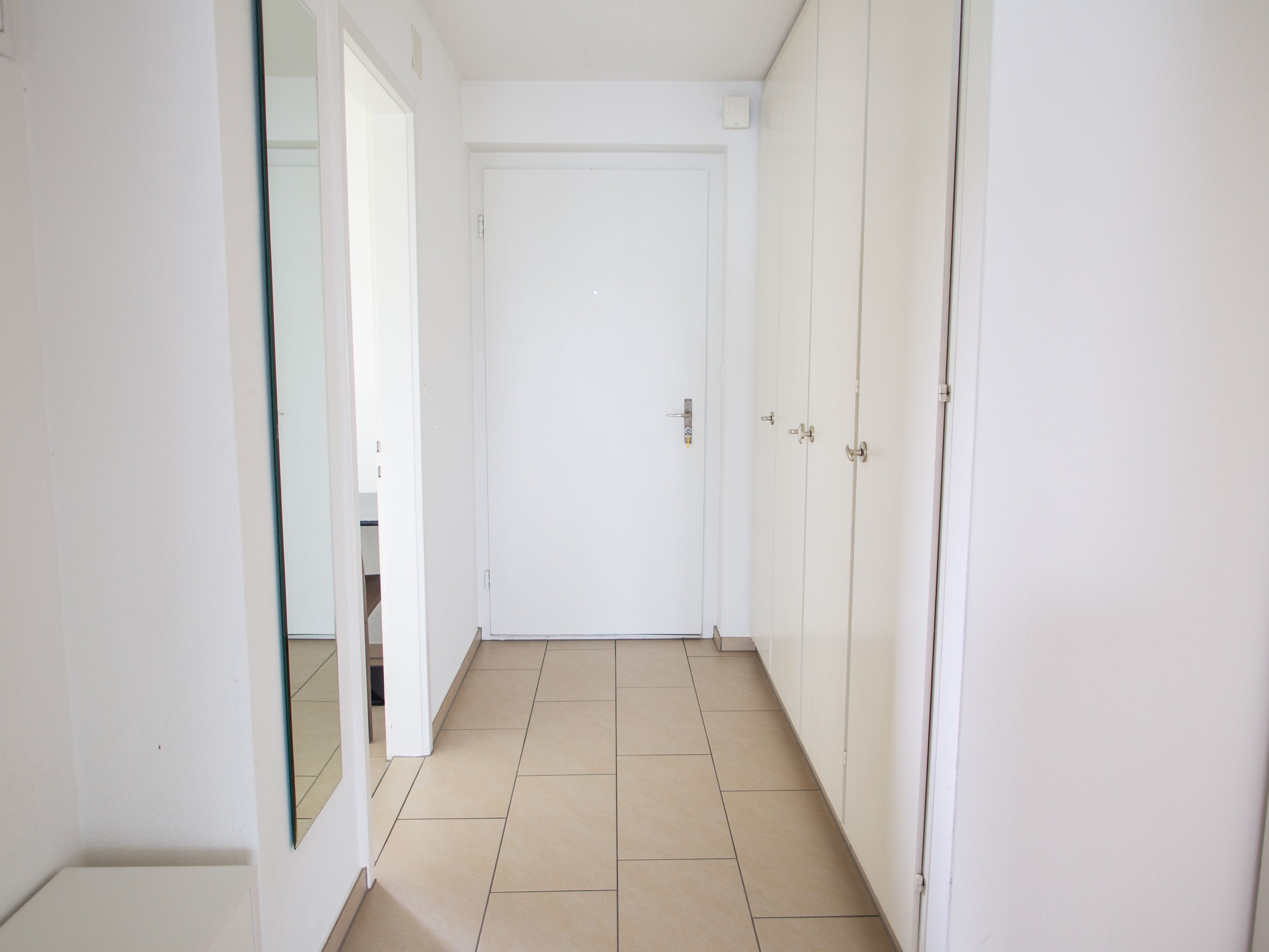 2_bedroom_apartment_entrance_bruettisellen_citystay